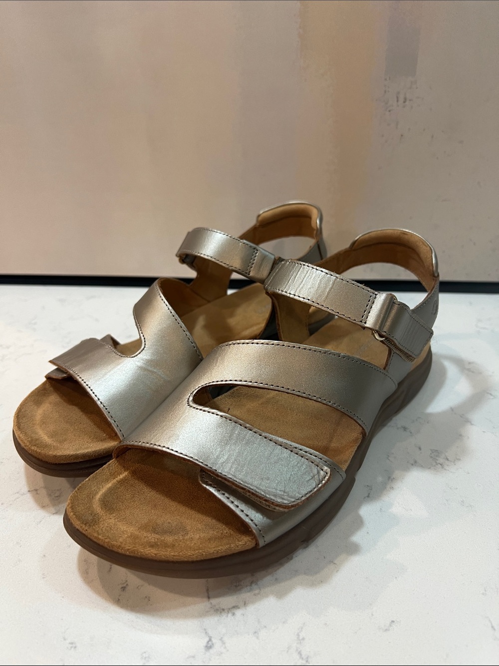 Easy Spirit Mavey Strappy Leather Open Toe Flat sandals size 8